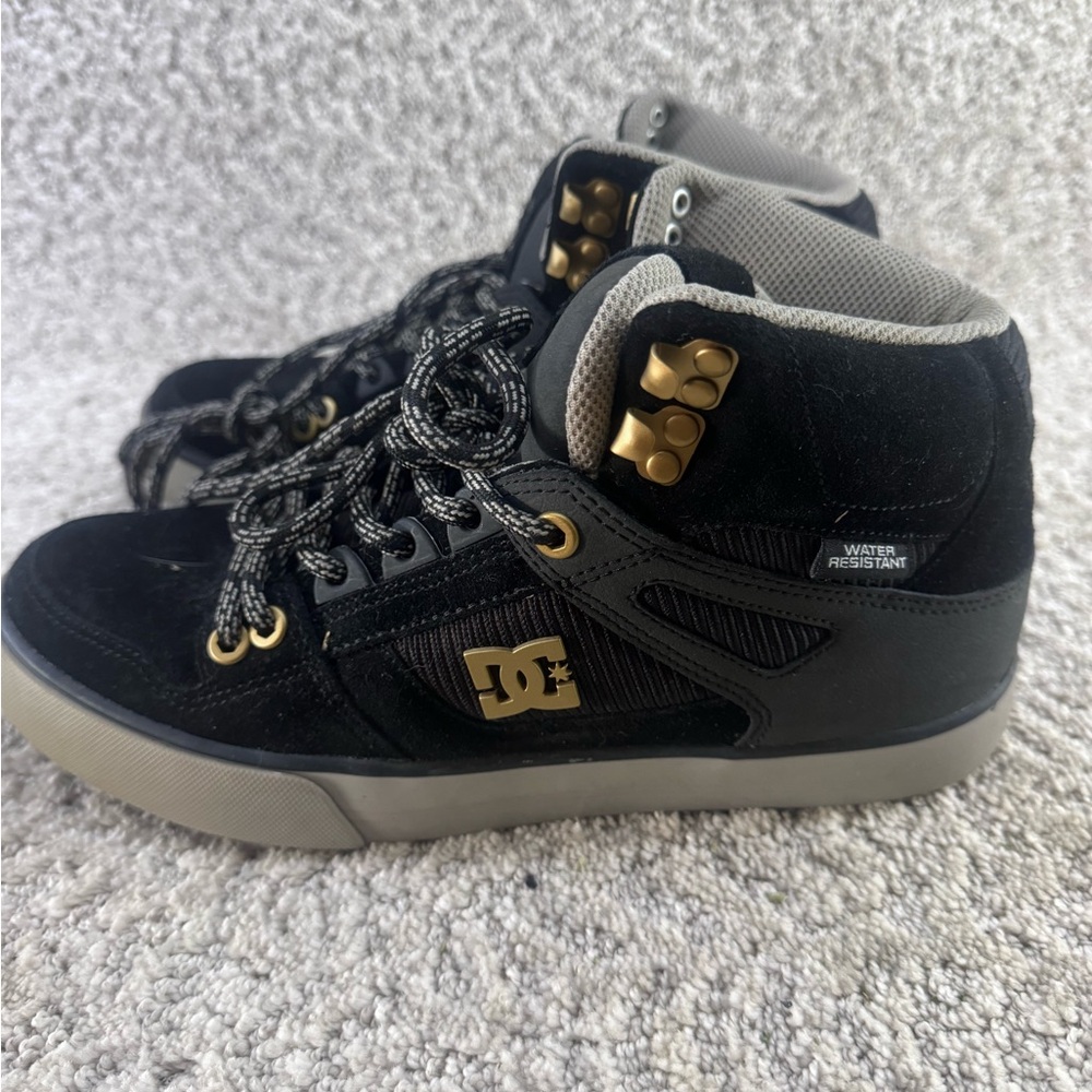 Very rare DC waterproof mid cut skate shoes, mint shape